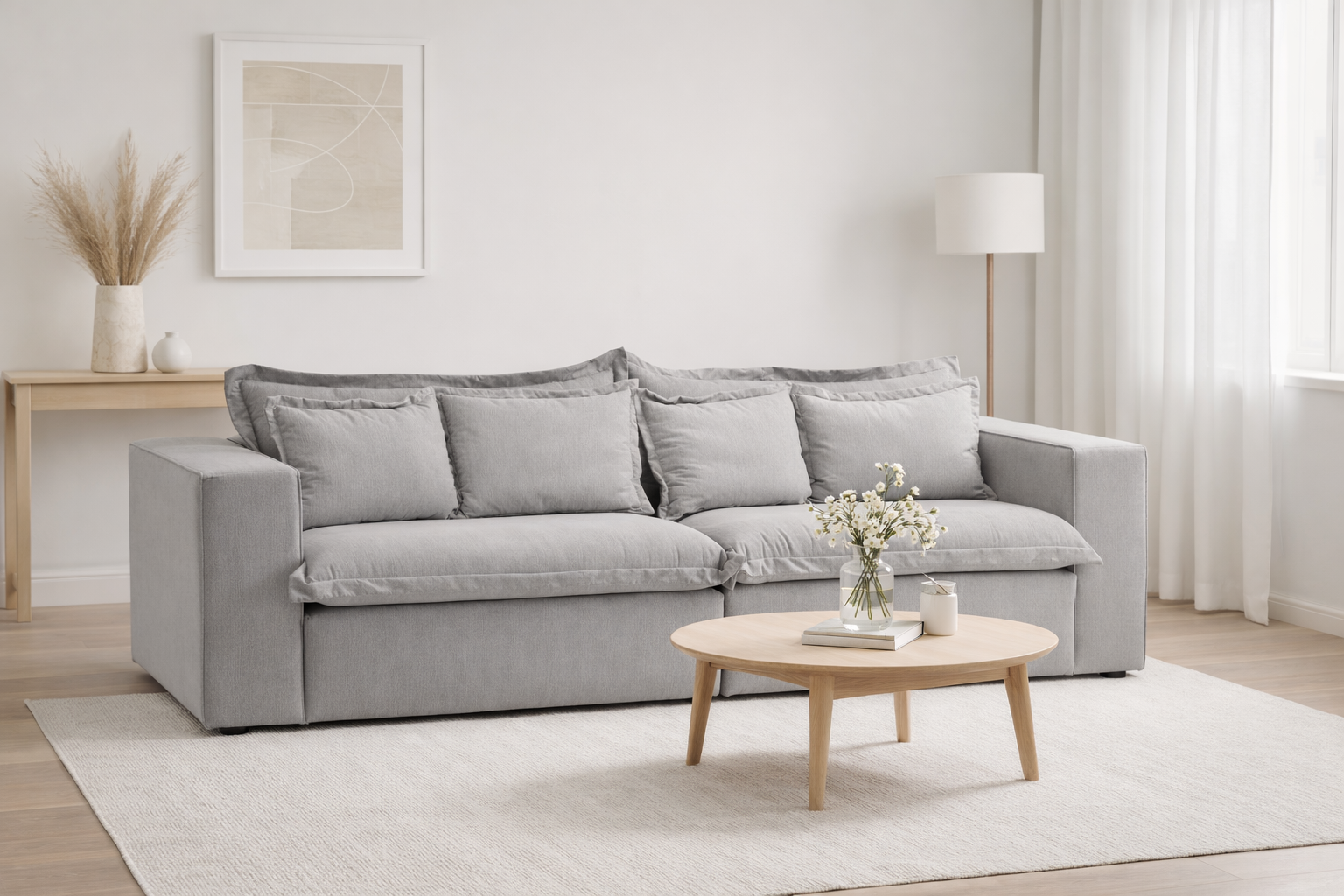 Sofá Vicente em tecido cinza com proporções generosas, perfeito para salas amplas e decoração elegante.