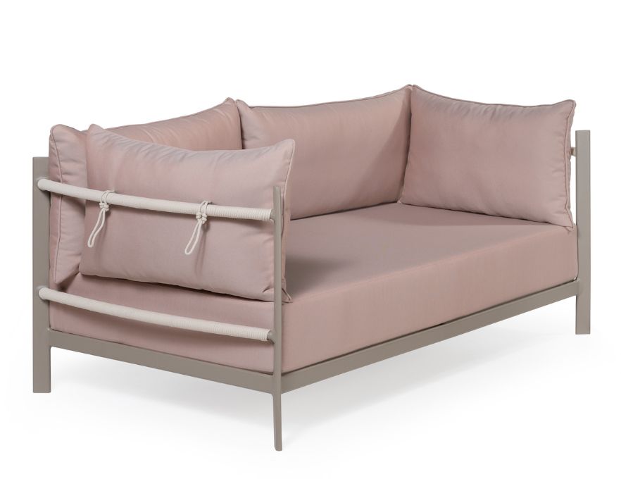 Detalhes do sofá Sunset: Materiais de alta qualidade para durabilidade ao ar livre.