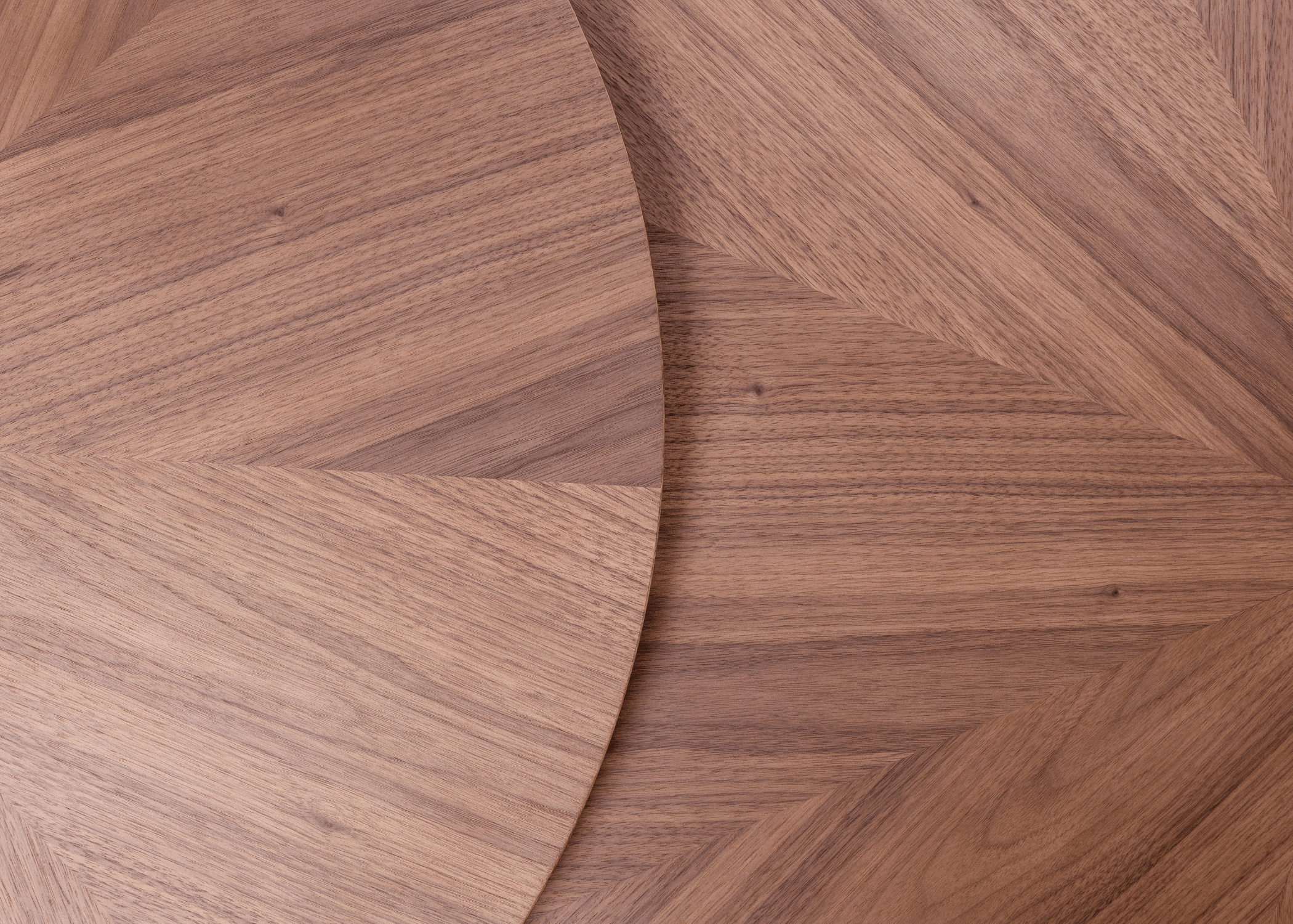 Com sua estética contemporânea, a mesa Aruba é uma peça perfeita para salas de estar modernas e elegantes. 