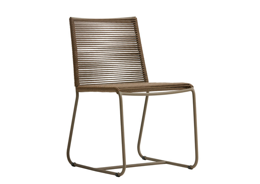 Cadeira Save Sem Braço: Conforto e sofisticação para ambientes externos.