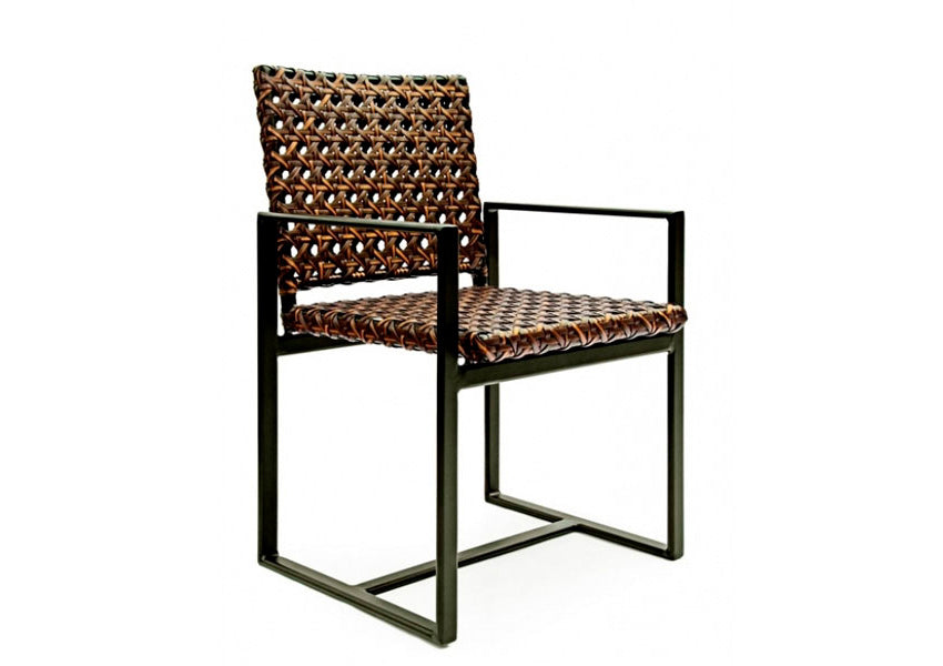 Estilo e comodidade ao ar livre: transforme seu espaço com a Cadeira Marrocos Peti.