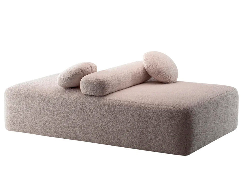 Sofá Retrátil Olga - Assento retrátil em espuma de densidade 30 soft e encosto em espuma de densidade 23 com braços soltos, proporcionando conforto e elegância para seu ambiente.